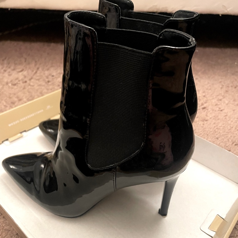 FINAAAAL SAAAALE CAUSE I’m TRAVELING 
 - Aldo boots